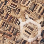 Οι τάφοι της Ρωμαϊκής νεκρόπολης: Η πόλη κάτω από την πόλη